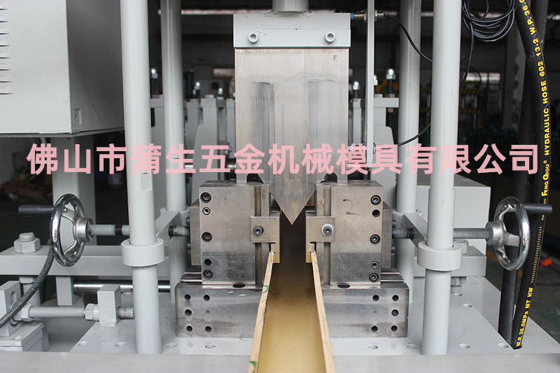 方通板成型機-4